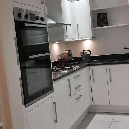 Holiday home Perfectly Located 4 Storey Townhouse With 2 Parking Spaces In Harrogate