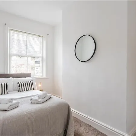 펜션 Perfectly Located 4 Storey Townhouse With 2 Parking Spaces In 해러게이트