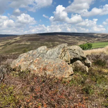 Perfectly Located 4 Storey Townhouse With 2 Parking Spaces In 度假居
