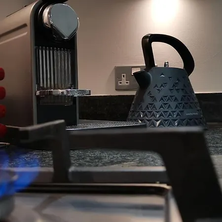 Perfectly Located 4 Storey Townhouse With 2 Parking Spaces In 度假居 *