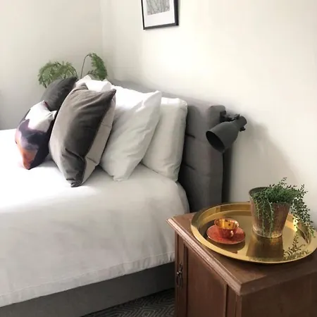 Perfectly Located 4 Storey Townhouse With 2 Parking Spaces In Vakantiehuis *